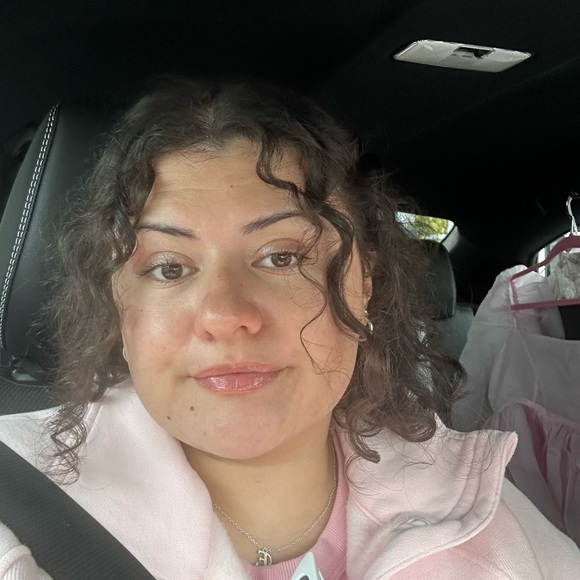 Meet your Posher, Emily - Picture 4 of 4